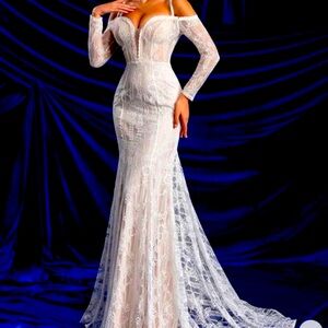 Wedding Dress + FREE VEIL